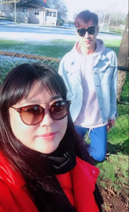 李菁菁：3段婚姻1個(gè)孩子，49歲嫁小21歲丈夫，因詐騙跌落神壇