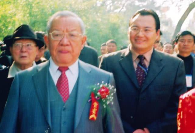 小战士身负重伤要截肢，他说要截腿先截头，终