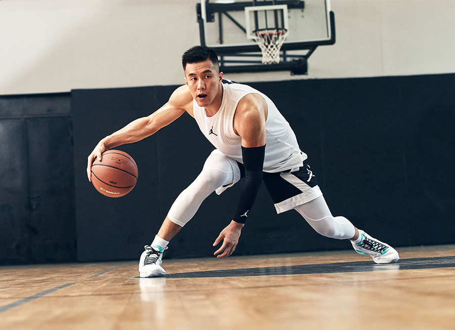 aj34又为郭艾伦出了一款新配色pe,亚洲首位代言人真幸福啊!