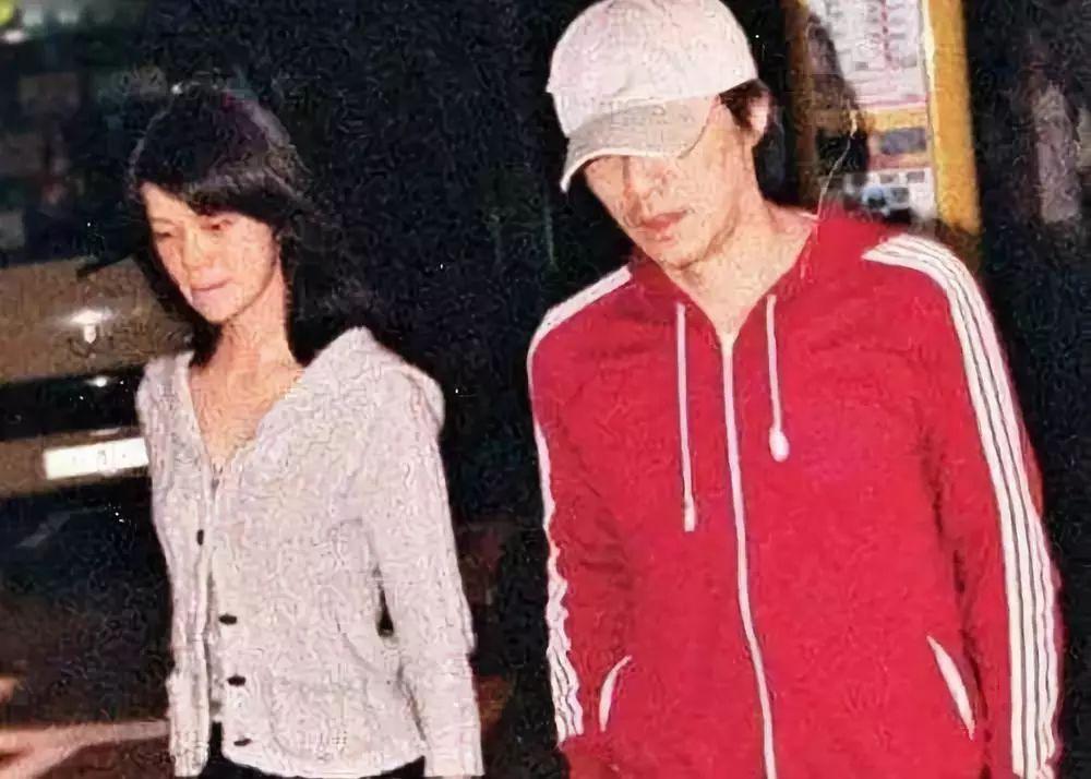 “情场鬼见愁”周星驰的心酸情史，和被他狠狠伤害的4个女人