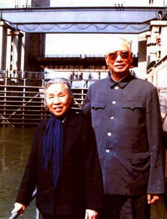 张震：子弹藏身8年，难忘救命新娘，一门出六将，阅兵当天逝世