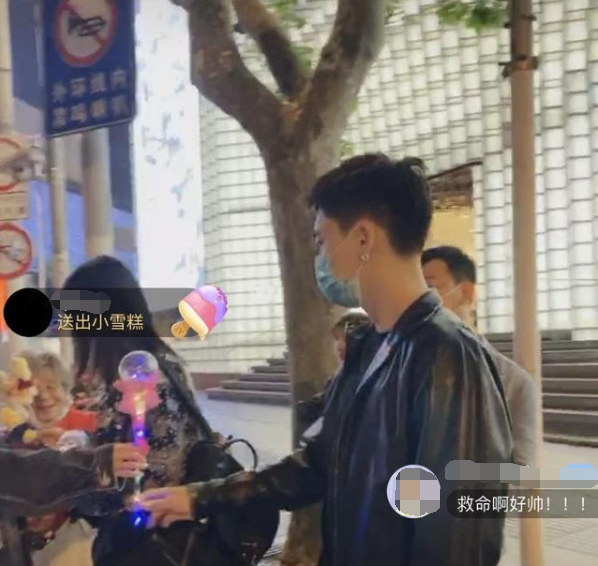 昔流量一哥另类直播，化身居委会大妈热心市民，一路走来无人识