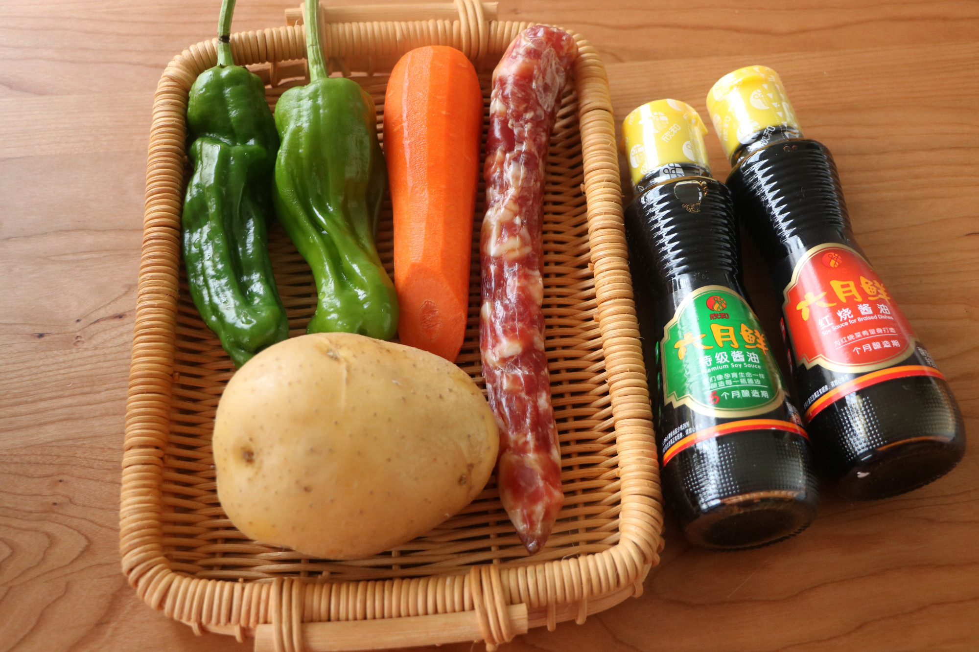 天氣降溫，懶人燜飯做起來，飯菜一鍋出，省時省力，家人超愛吃