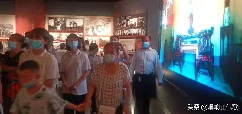 爱家乡志愿者联合学生家长到安平第一个全国农村党支部参观学习