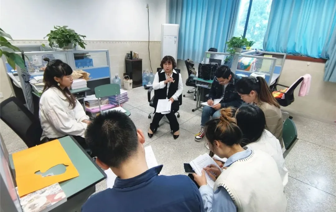绘本点亮课堂 阅读润泽梦想——双流实小外国语学校数学组教研活动