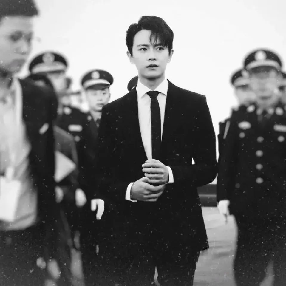 任嘉伦喊你换头像啦！集美们快来看看有没有中意的~