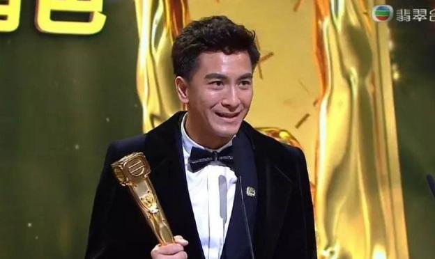 被许志安戴绿帽男星发声：拍戏遭遇潜规则；万