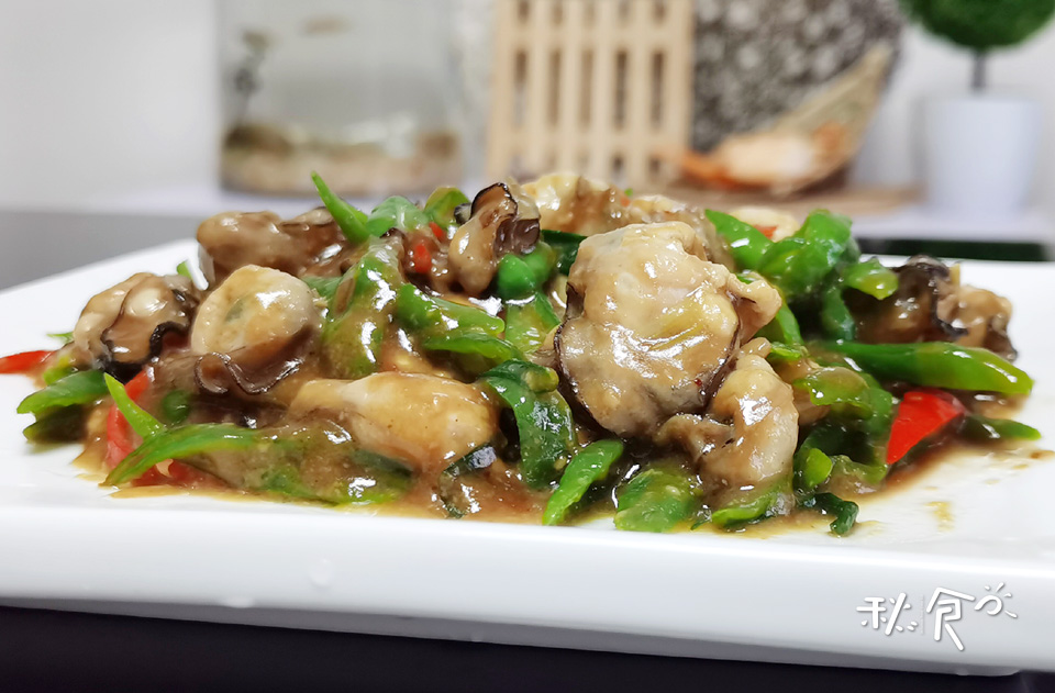 Not only can oysters be roasted and eaten, but if you change this method, they are "fresh" and fry a plate without appetite, which is really appetizing.