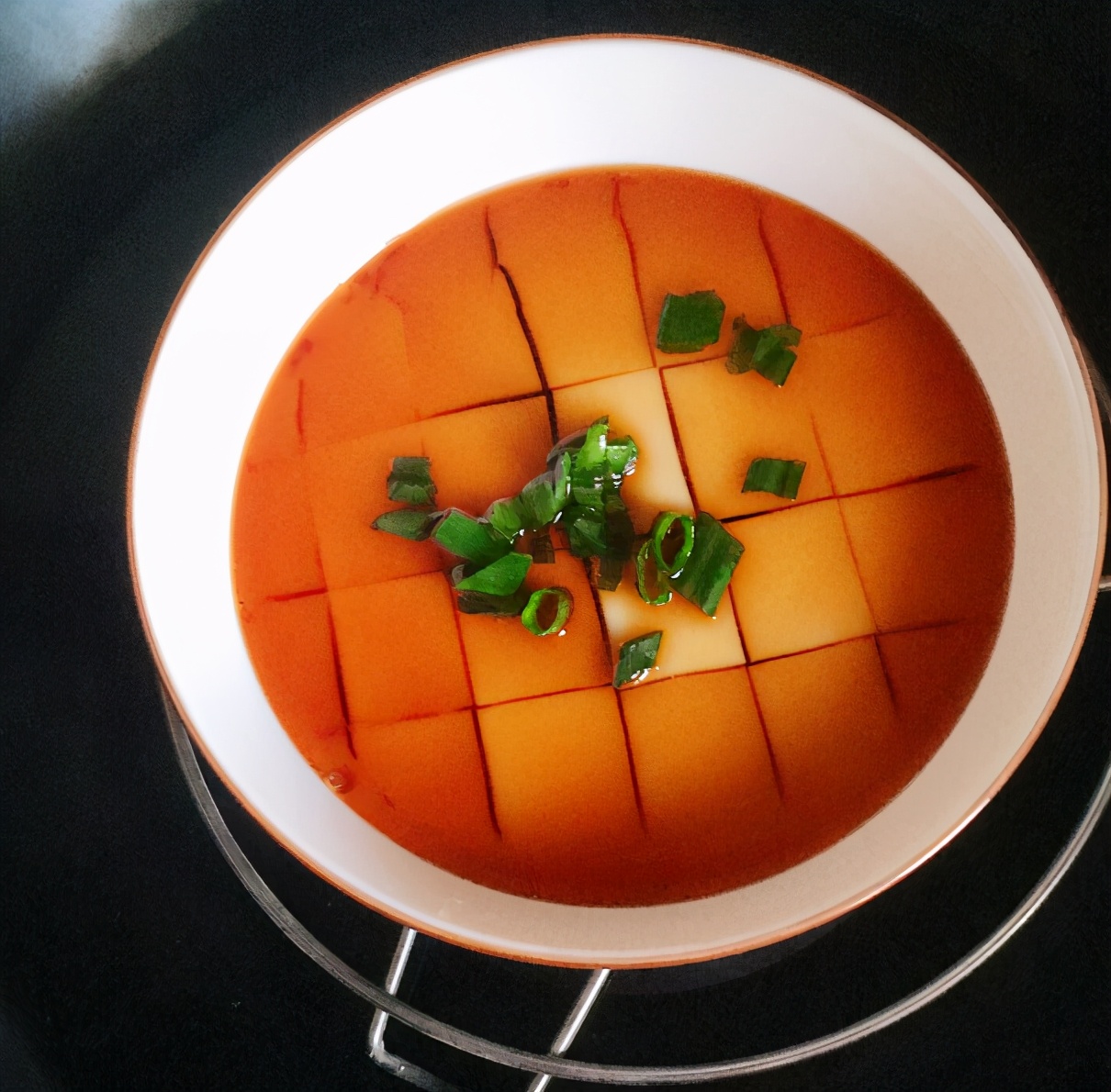 Steamed egg custard, adding water directly is a "layman"!  Do one more step, tender and delicious, smooth like pudding