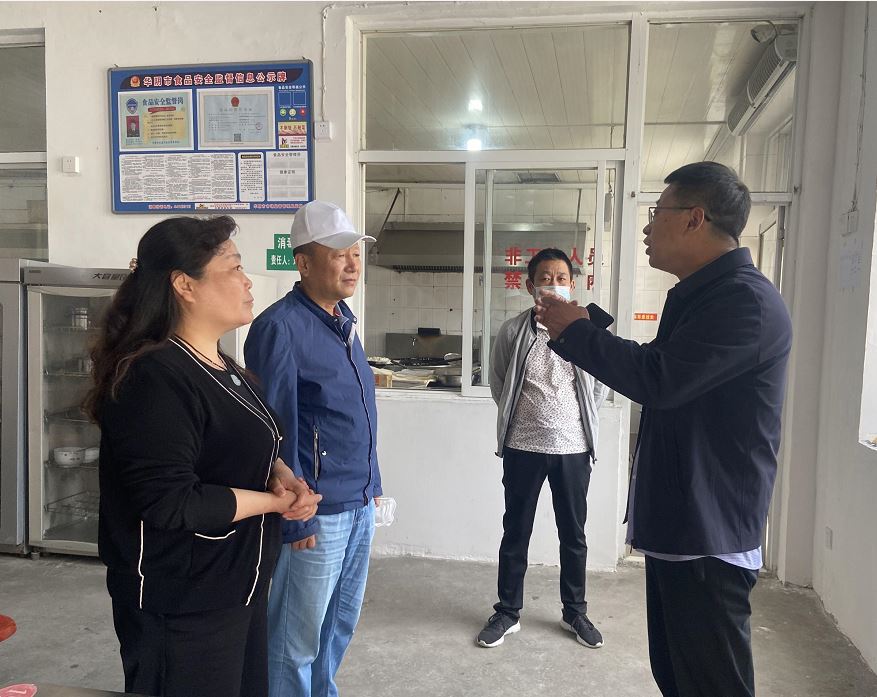 华阴市教科局党委书记,局长董旭辉深入基层学校检查指导校园安全工作