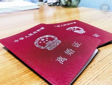 小三挺大肚上门逼离婚，俺大鱼大肉招待，她刚