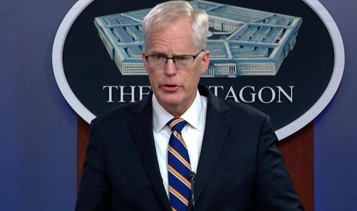 剑拔弩张？美轰炸机飞往中东，航母180度急转，