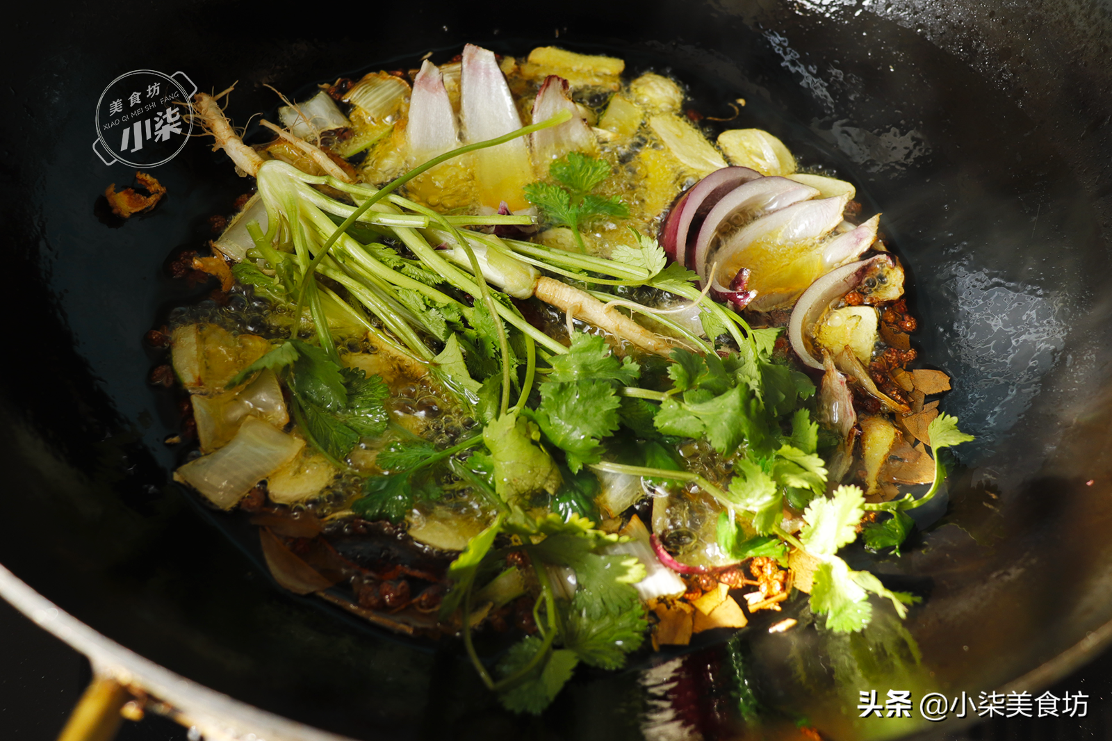 辣椒酱好吃有诀窍，多加这一步，辣椒油才香，为年夜饭做准备