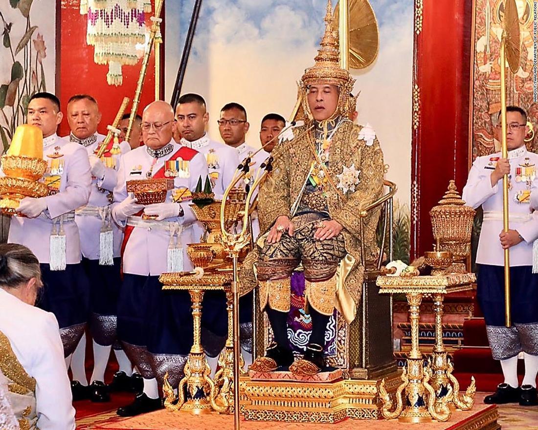 赦免强奸犯庆祝生日？泰国国王又出骚操作，民众气炸