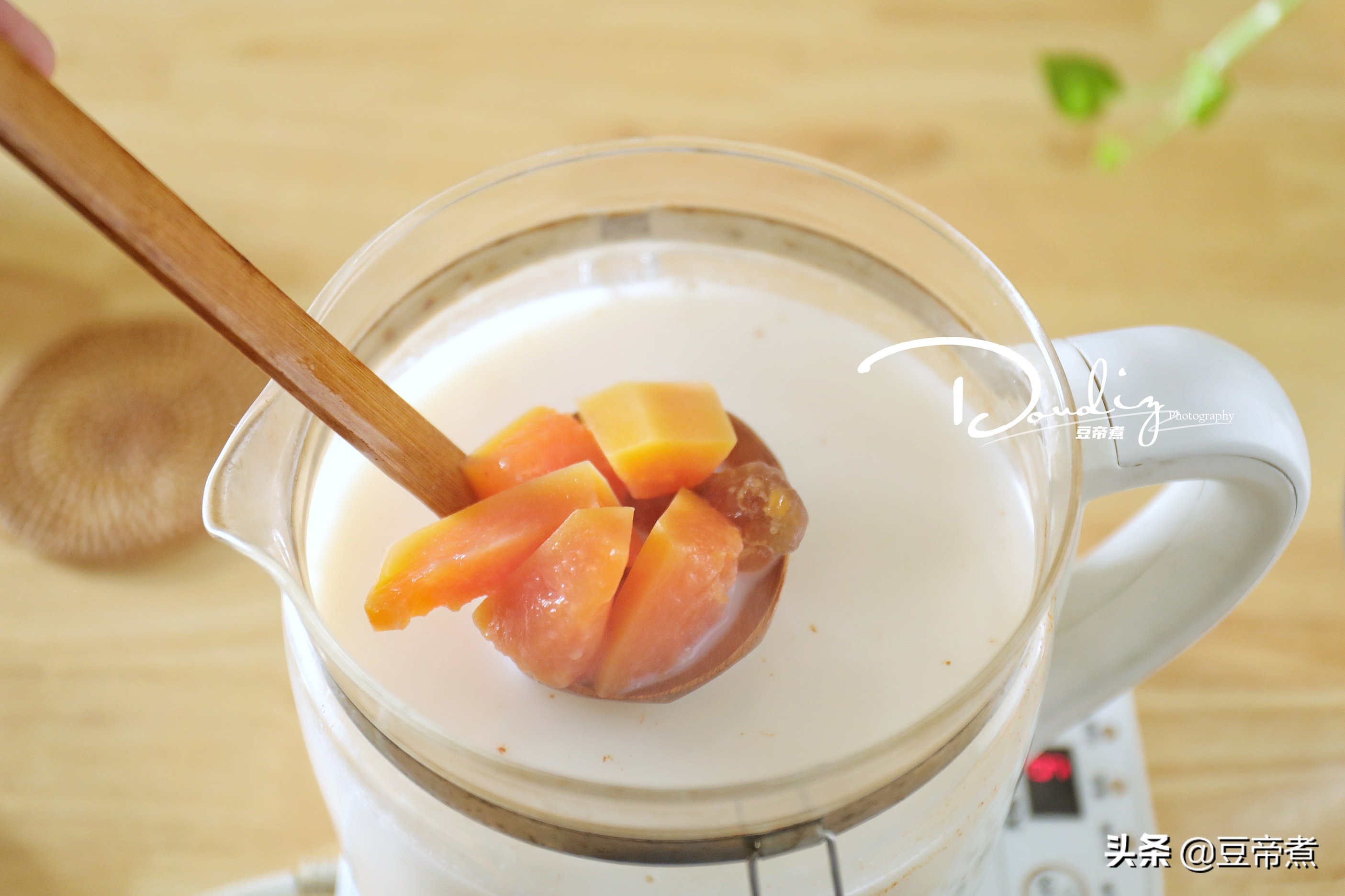 煲个糖水给老妈和媳妇喝，获得一致的好评，其实制作完全不费事