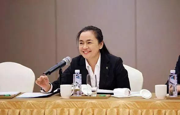 狠过刘强东！穷小子逆袭江苏新首富，坐拥2600亿身家