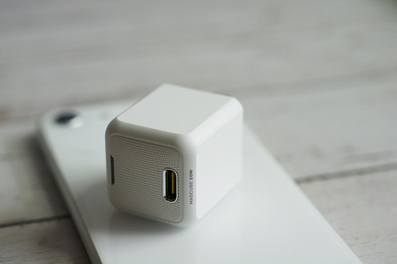 小體積，大能量：Aohi magcube 20W充電器體驗(yàn)