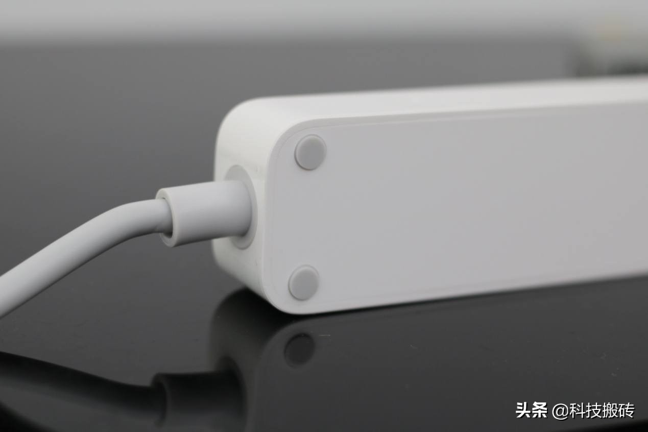 米家再添新成员，aigo智能插线板：电量监测用多少电都知道