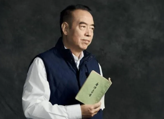 靠怀孕抢走陈凯歌，嘲笑倪萍是老女人，陈红怎么越来越像倪萍了？
