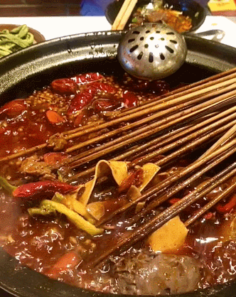 串串为何越来越贵？一个鸡爪串5根竹签，28元只能买5片黄喉