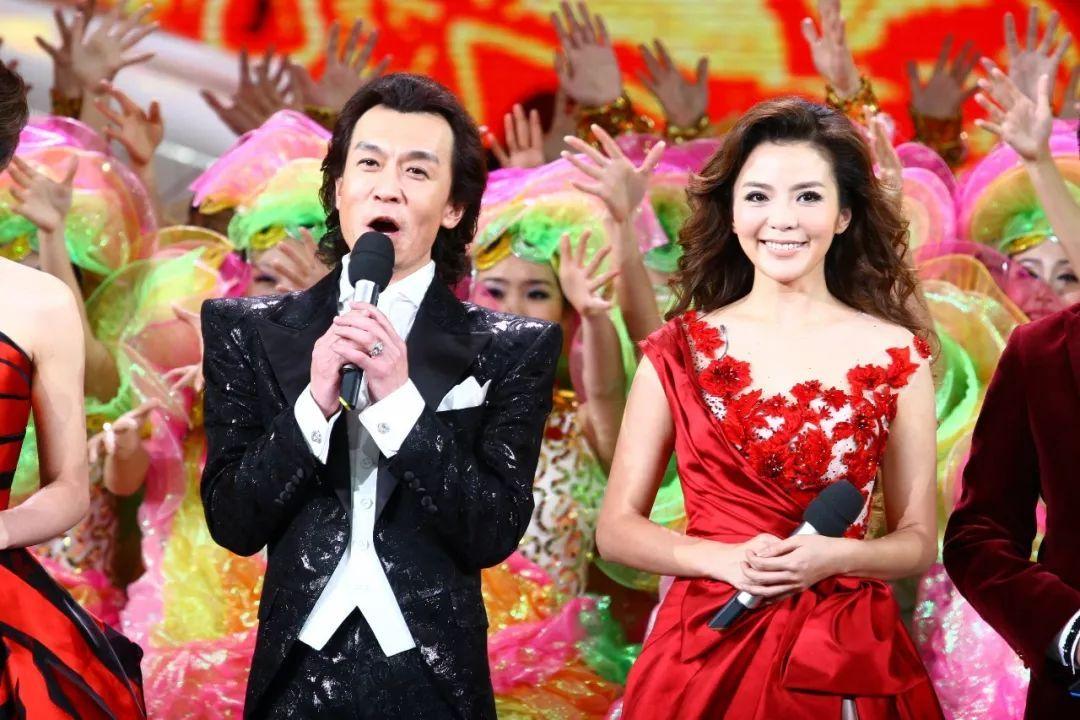 2018年，李咏留下遗言：别把我的遗体运回国！冯