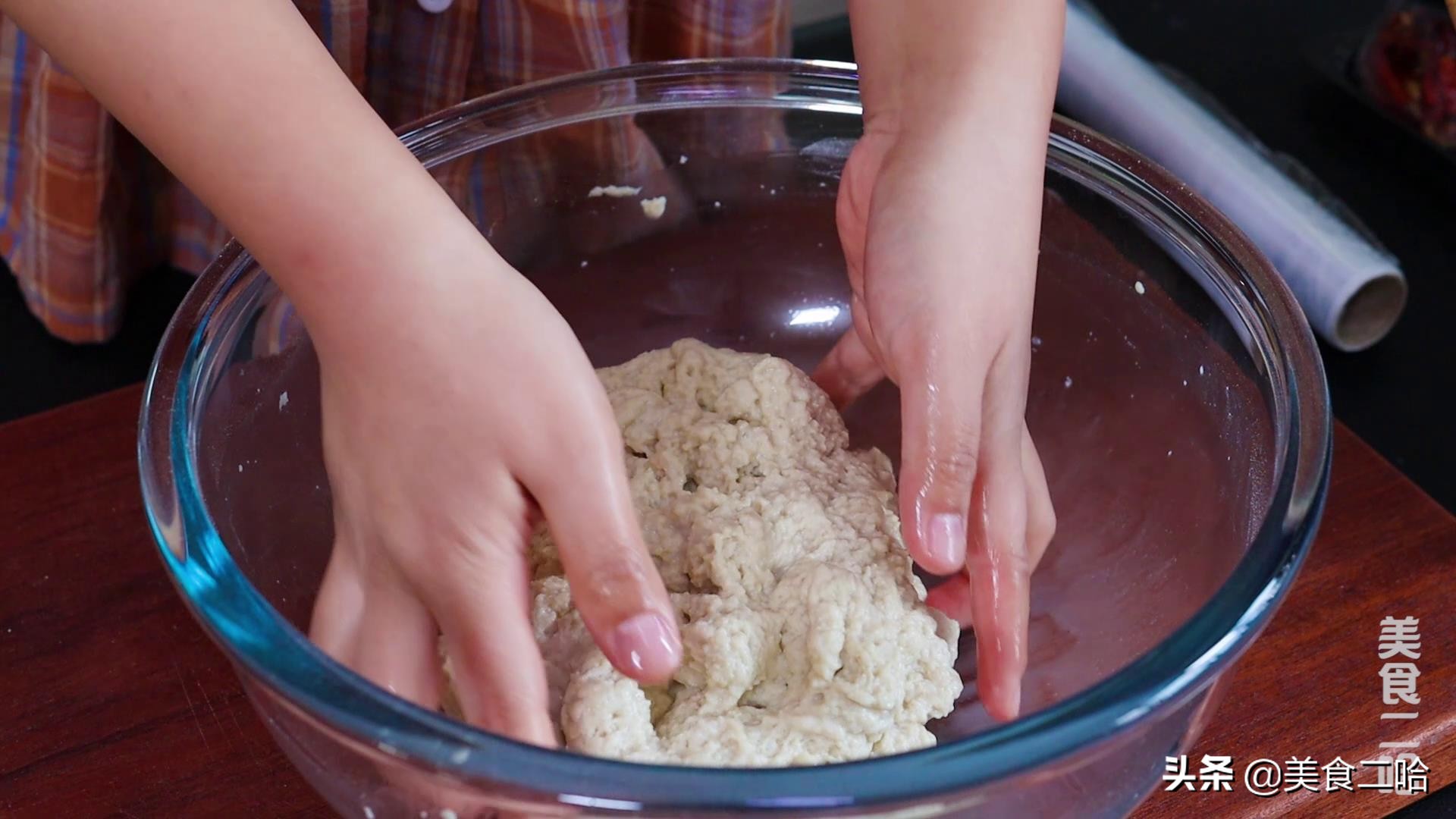 自制烤面筋：半斤粉能做30串，劲道麻辣，在家轻松实现面筋自由