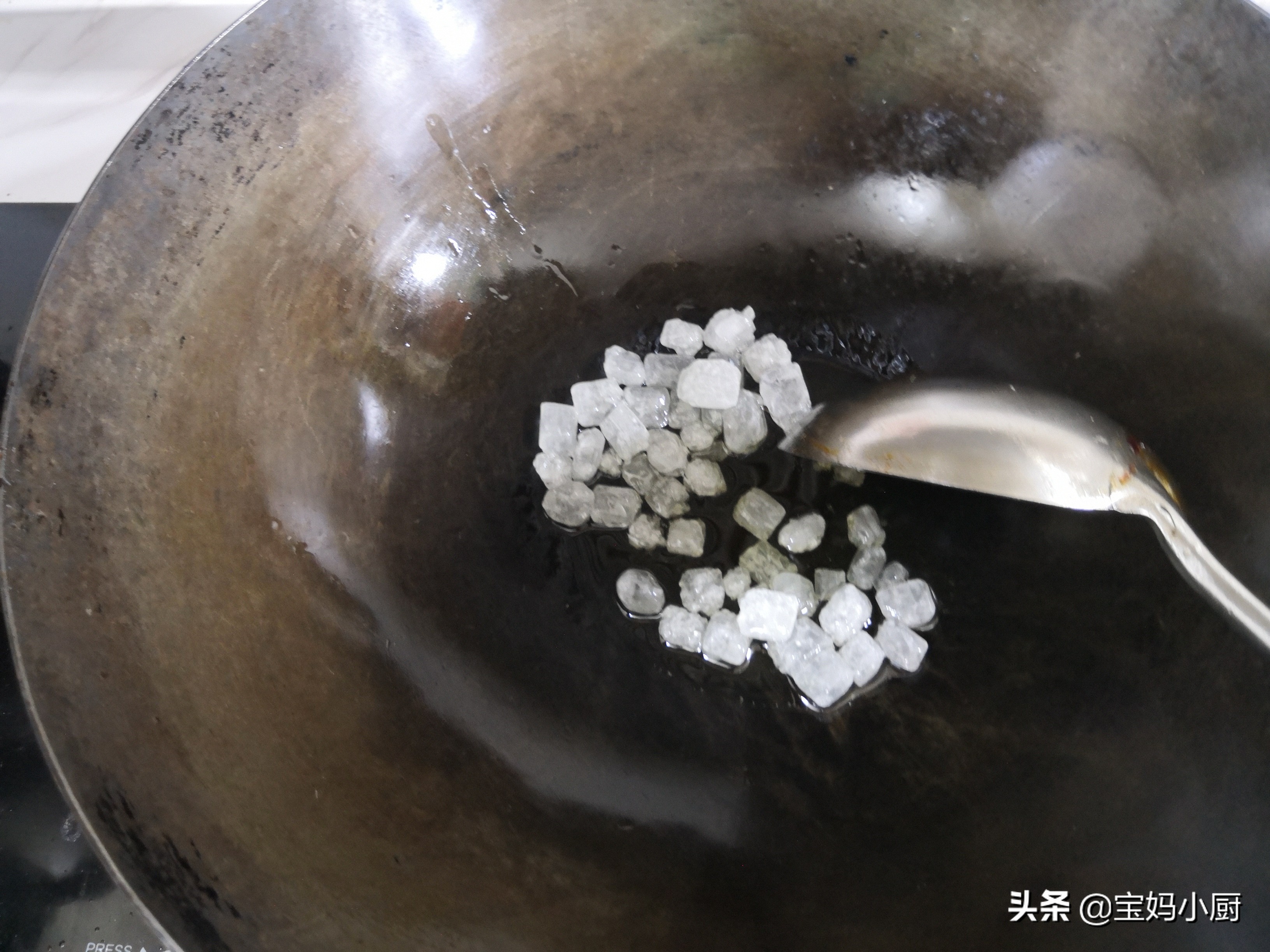 自打学会酱骨头这做法，每周都得做一盆，不到一百块，实惠管饱