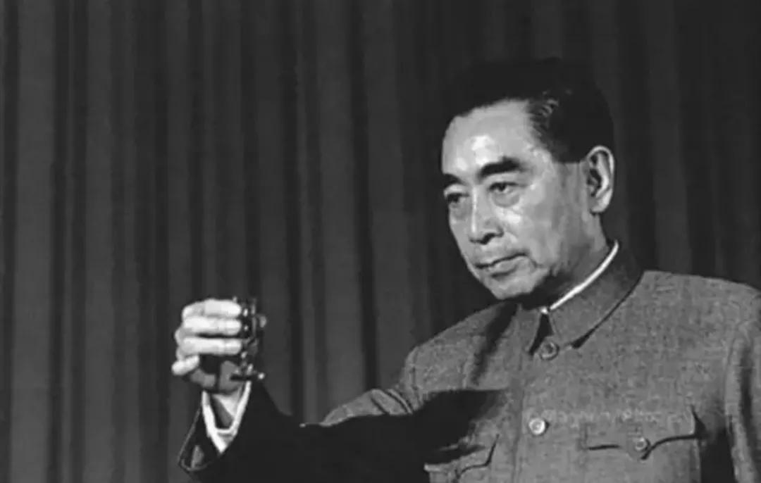 1964年，原子弹试爆前周总理问张爱萍：万一不响今年能再做一个？