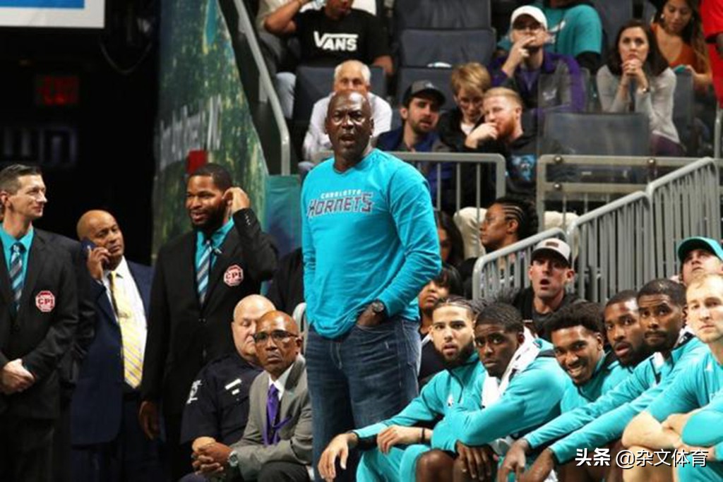 年龄不是问题！三球在NBA开启姐弟恋模式，自信自己超越保罗