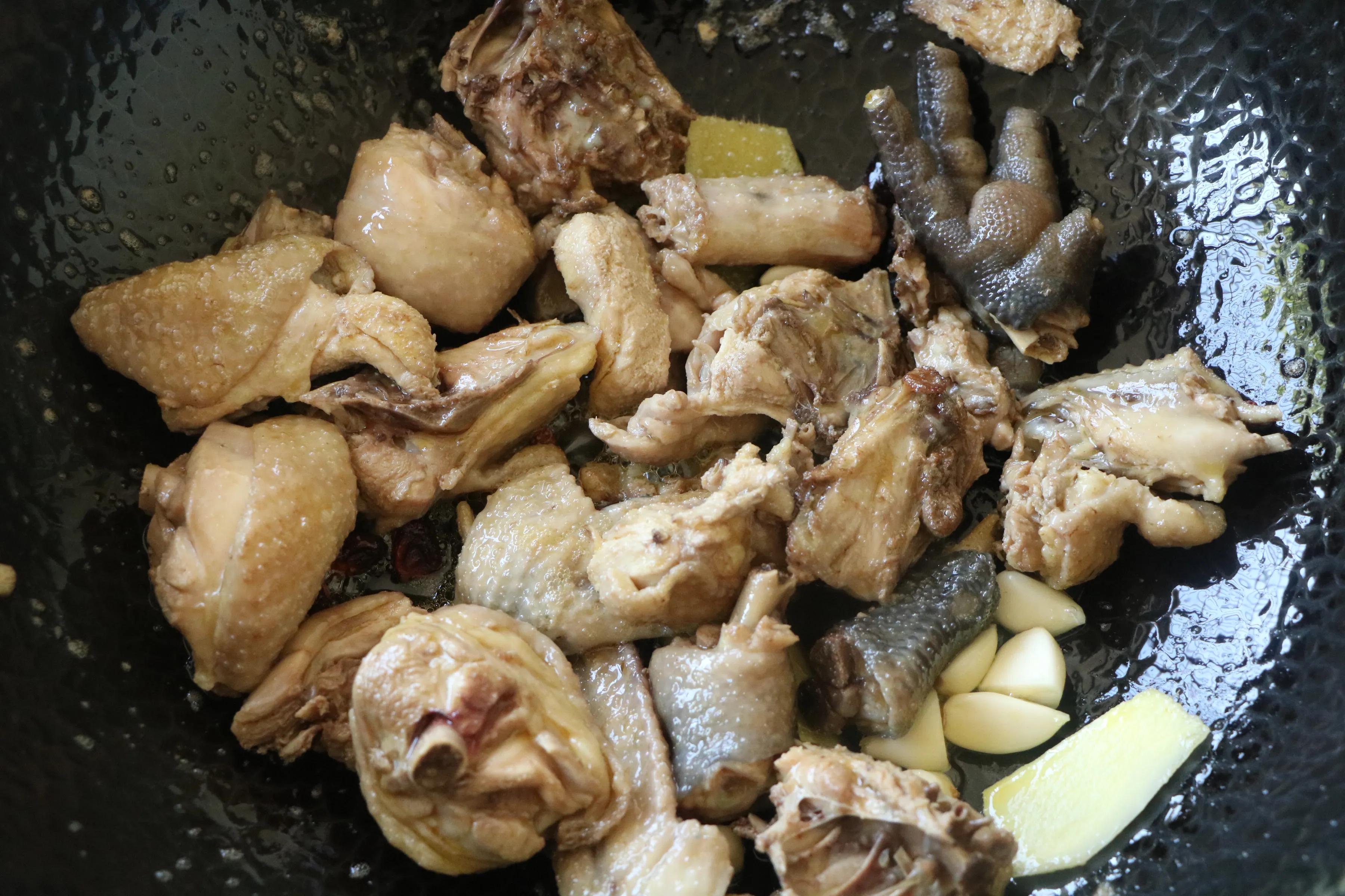 夏天没食欲，赶紧试试这道菜，汤汁鲜美，有菜有肉，味道好极了