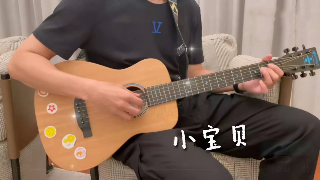 张杰晒夫妻合照撒糖，七夕亲自为谢娜扎头发，结婚十年恩爱不减