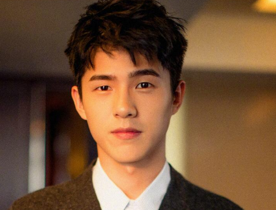 Shined! Liu Hao Ran drinks the expression after champagne covers tightly readily, 