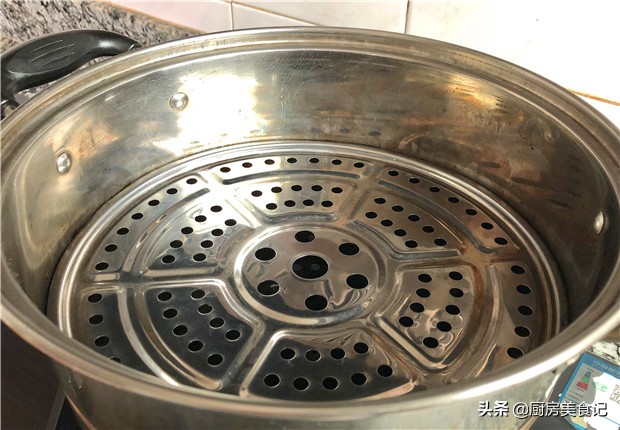 蒸紅薯時，直接上鍋就錯了，多加2個技巧，紅薯香甜又細膩，好吃