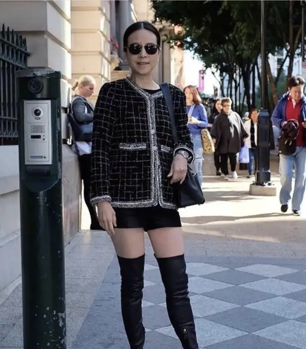 泰国名媛伍伦盼太有魅力，54岁保养如少女，难怪