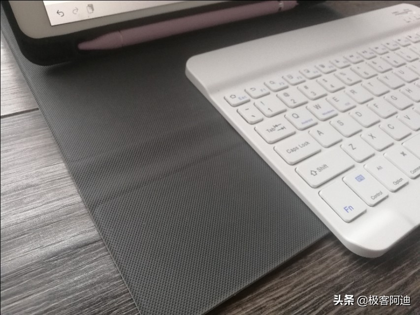 iPad Air3三秒变身Macbook，拼夕夕的ipad蓝牙键盘/鼠标开箱评测