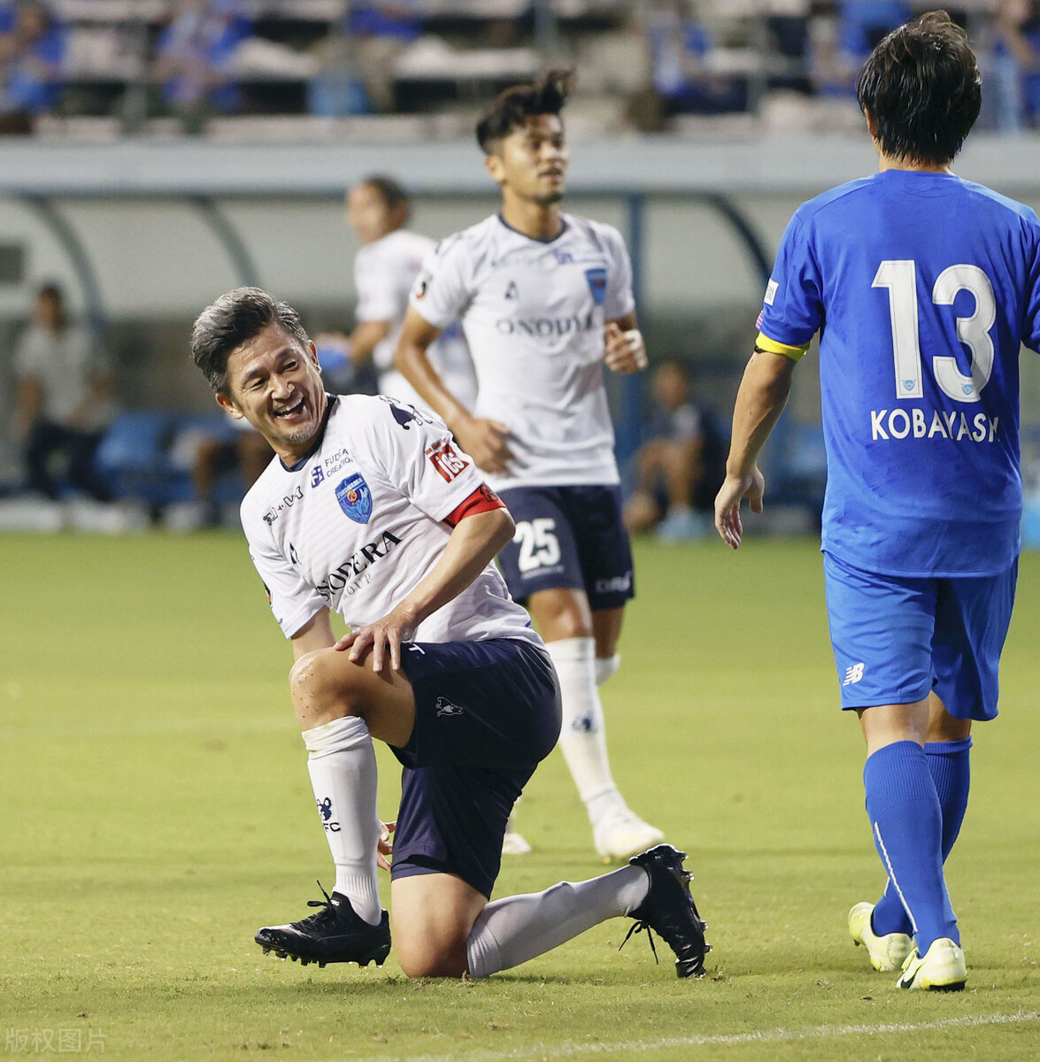 三浦知良纪录被打破 54岁白发高龄球员登场 退役24年再复出 核媒体 有深度和态度的硬核媒体