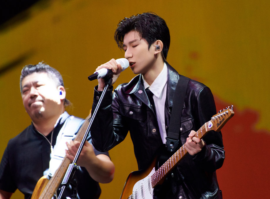 东方卫视618晚会，王源留学归来后首秀，观众评