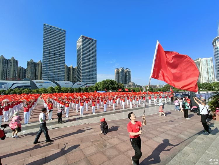 舞动湘潭”万人同跳大型排舞展演湘潭主会场启动活动圆满成功