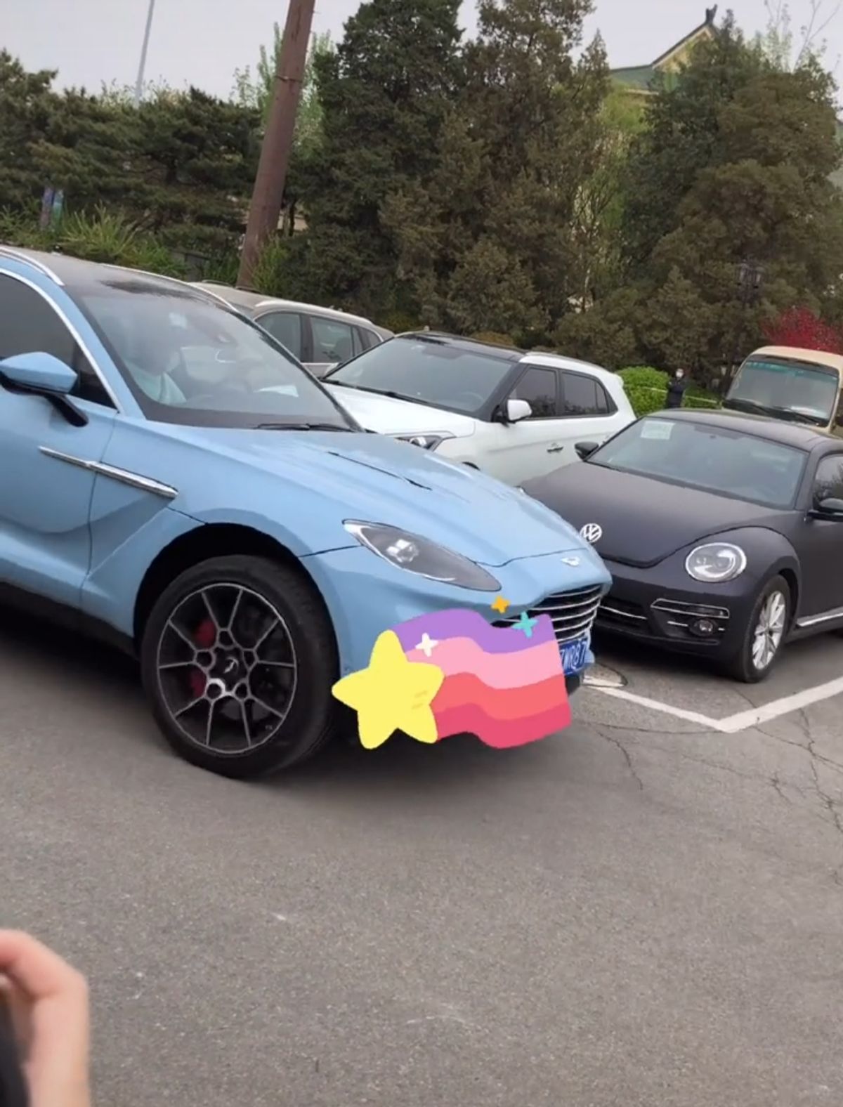 郭德纲爱徒开百万豪车上班，曾是大堂经理，如今上央视搭档蔡明