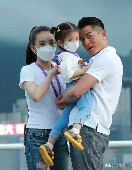 年过半百的郭富城娶小22岁的娇妻，一家人甜蜜同框，简直羡煞旁人