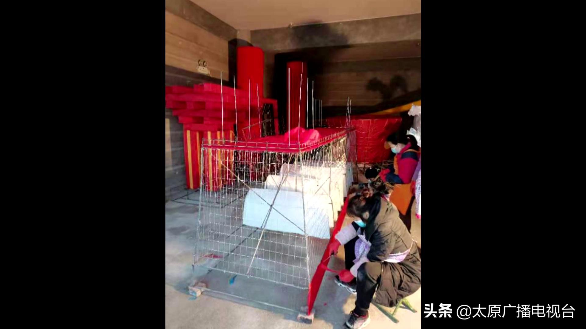 太原娄烦县：村民巧手做花灯，点亮乡村好年景