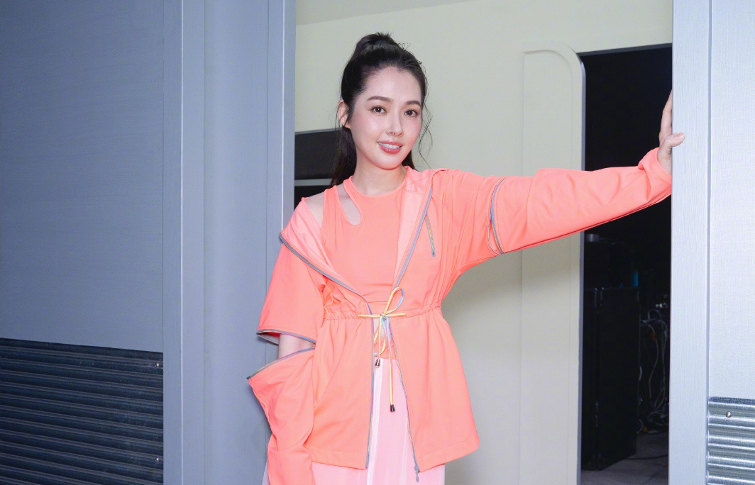 有种“整容”叫郭碧婷生娃，向佐没变化，她却像换了个人