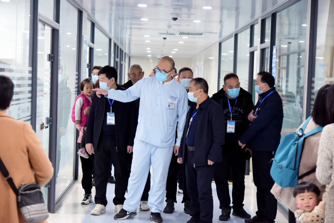 西平县深化医药卫生体制改革领导小组一行到河南省省立医院参观交流