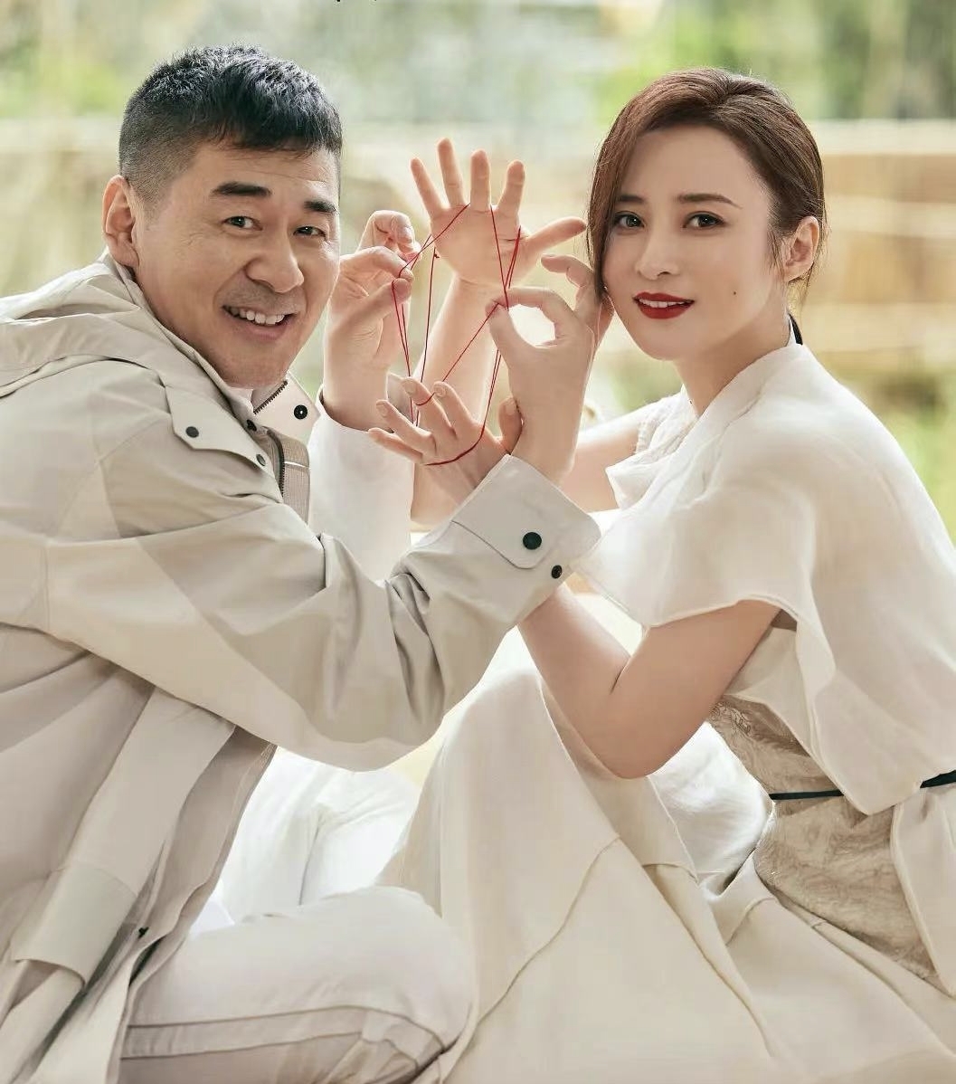 陳建斌對蔣勤勤的愛，始終藏著對另一個人的愧疚，49歲她還未結(jié)婚