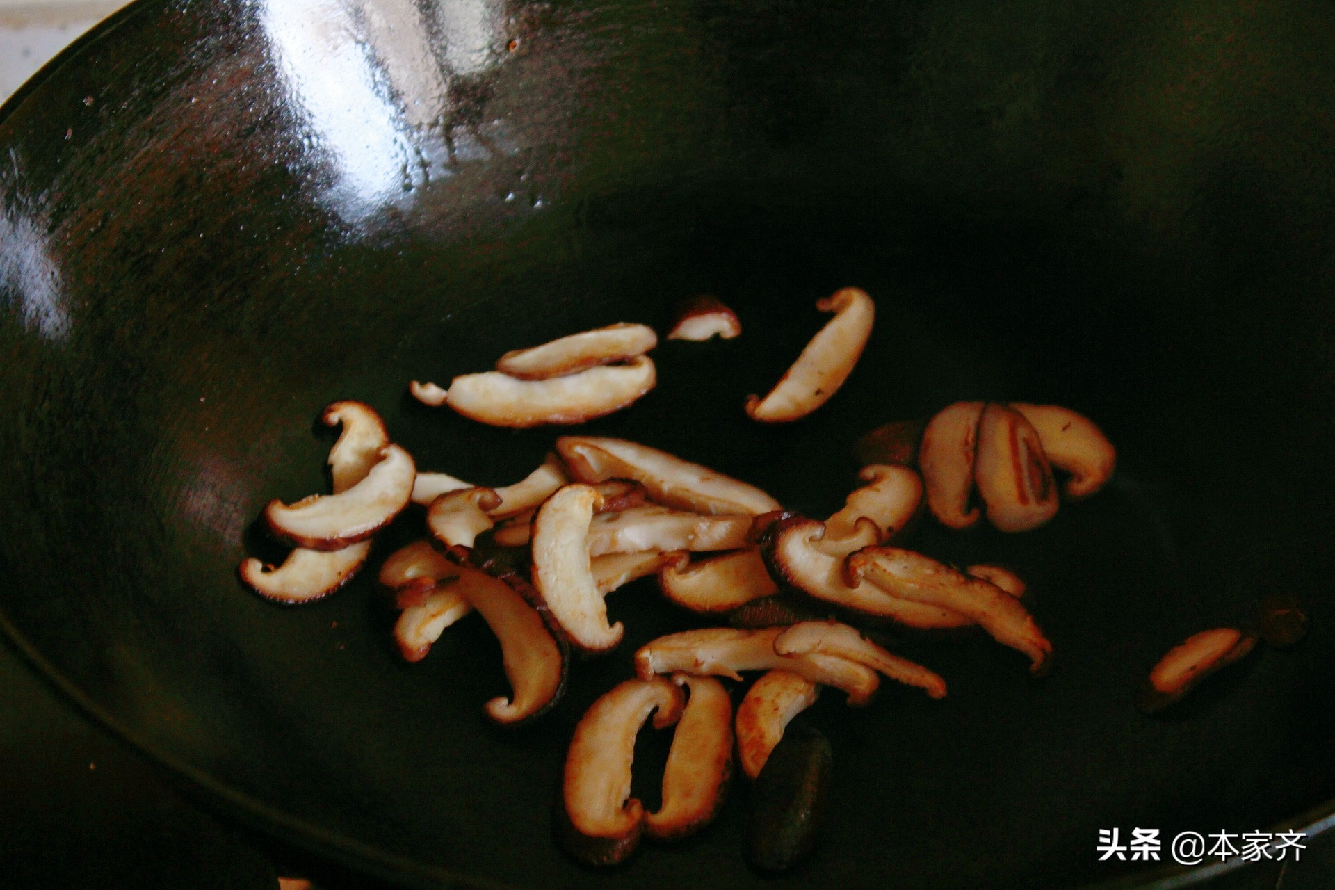 天熱不想炒菜，試試這道菜，比燜飯簡單又好吃，營養豐富，吃得香