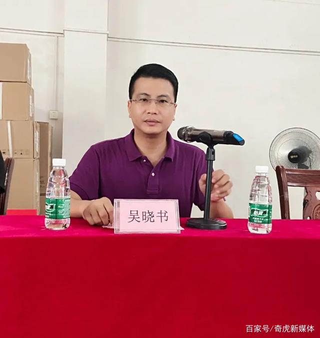 云書包創始人許少兵出席蔡文川會長捐贈空調一批支持家鄉中學活動