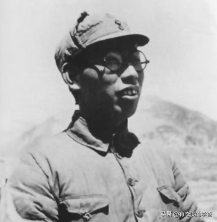 当年他是师长他是小排长，28年后师长当了上将，