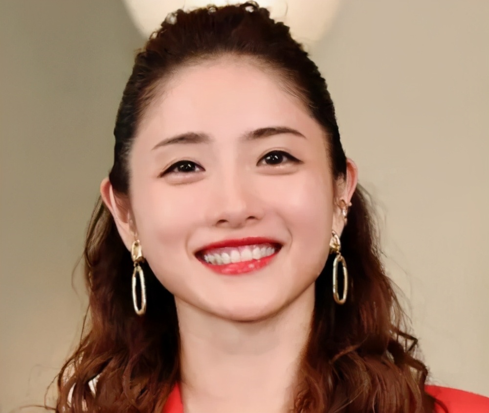 女神要嫁人了！可清纯可性感的日本女星石原里美魅力真足