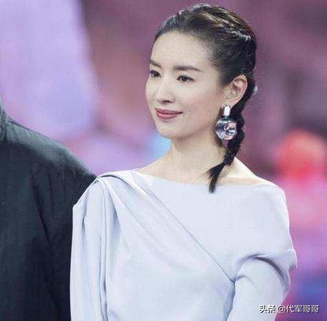 女星鱼骨辫造型谁最美？杨紫第八，杨幂第二，刘诗诗排第几？