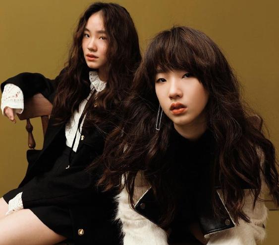 小S与大女儿合体出席活动，许曦文比妈妈高半个头，搞笑抢C位